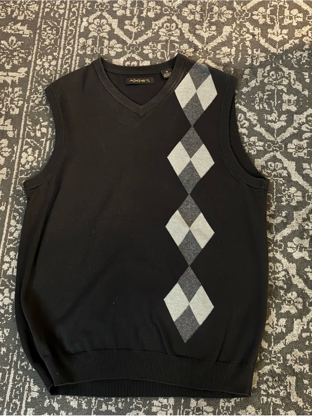 Men’s black v neck sweater vest size medium